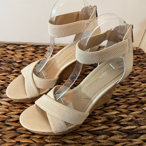 CHARLES BY CHARLES DAVID Cream Wedge with Cork Heel and Zipper Size 8.5 - Picture 3 of 10